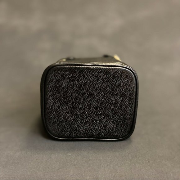 Nearly unused Chanel Caviar Timless Vanity - Picture 4 of 9